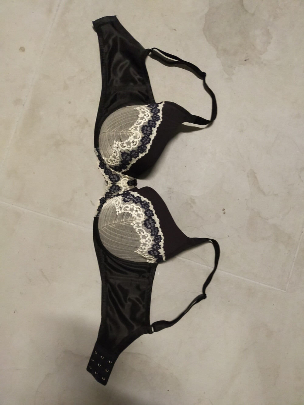Selfie with 6 gigantic bras. Wacoal F80. #2