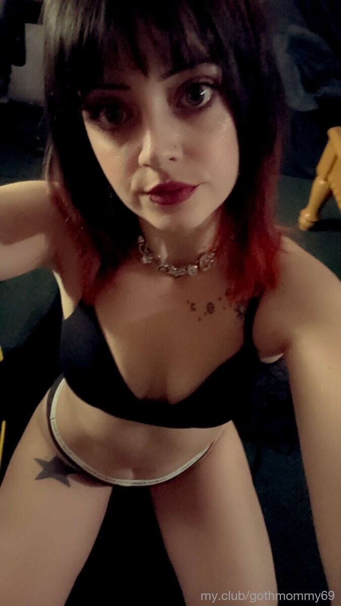 Goth Mommy Dee  Free Photos #14