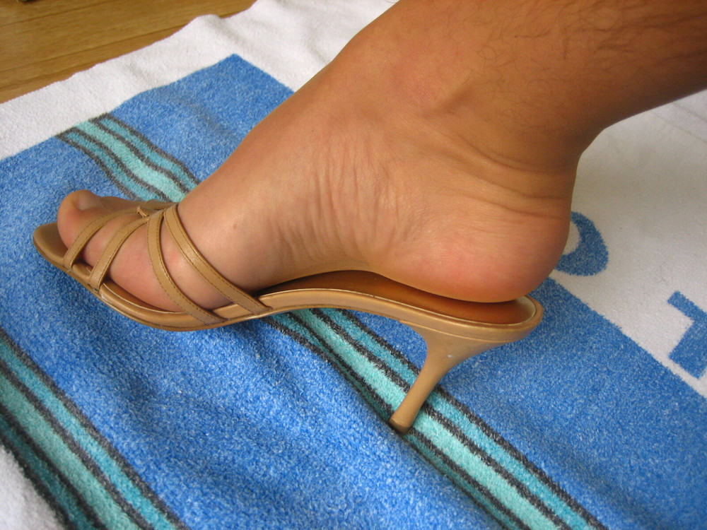 Random Male Feet Pics Barefoot and in Nylons #39