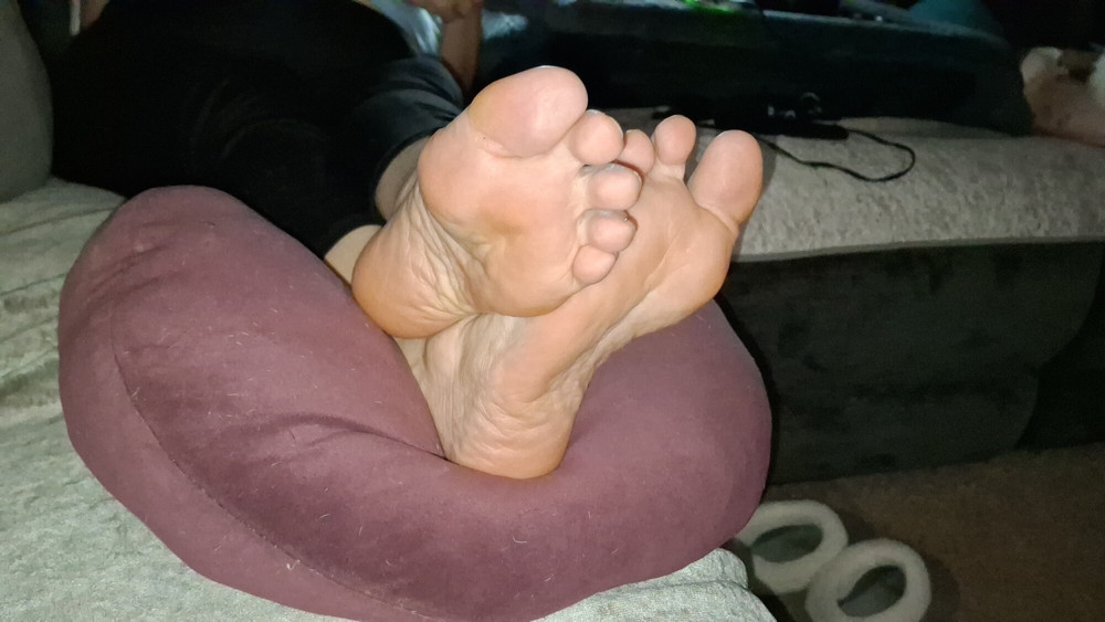 Girlfriend teases me with her soles