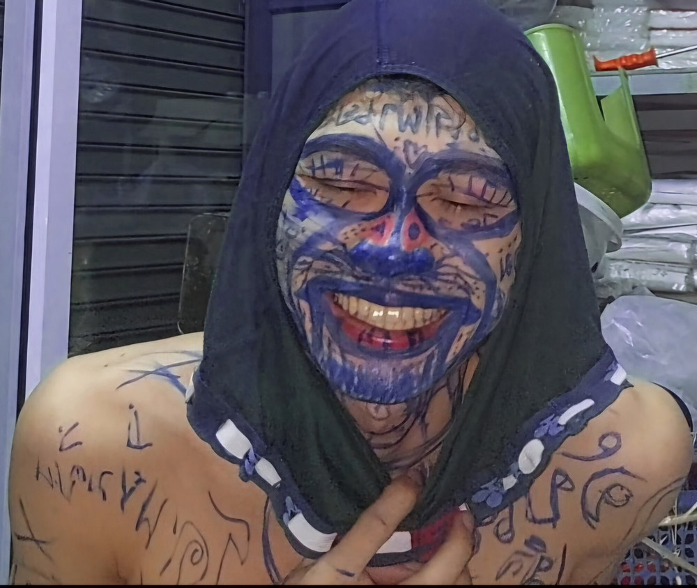 Masturbate with funny body paint #31