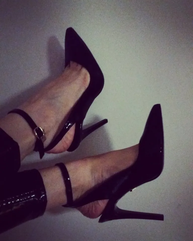 Something sexy.. High heels.. Foot fetish..