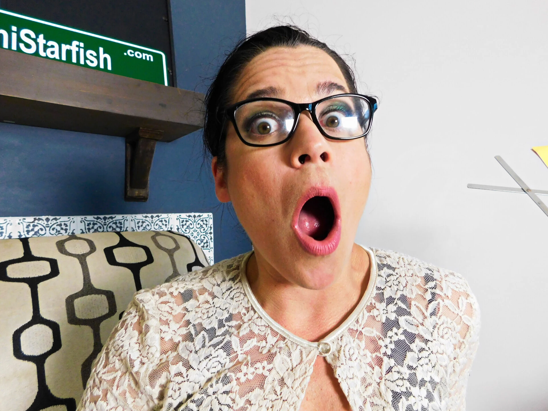 Music teacher sings in ahegao 