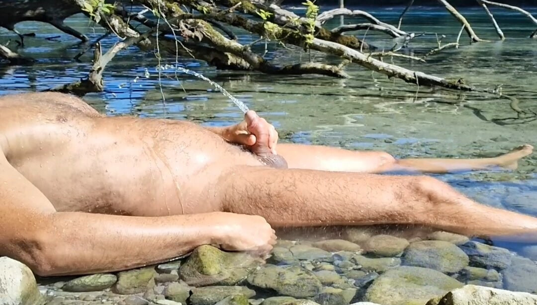 Hot Wolf Pissing #18