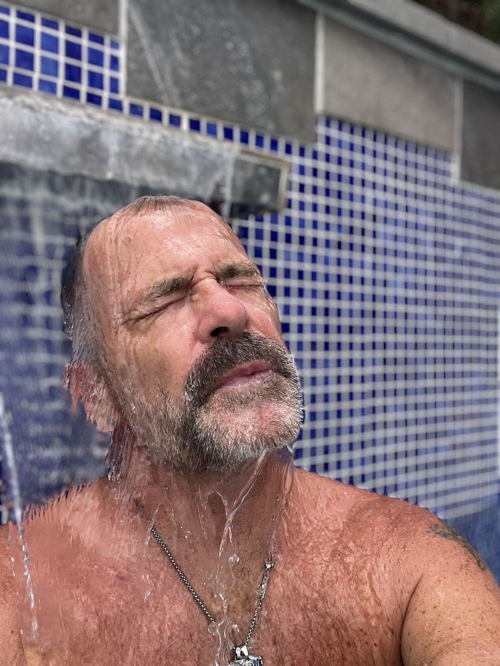 Daddybear in the jacuzzi #2