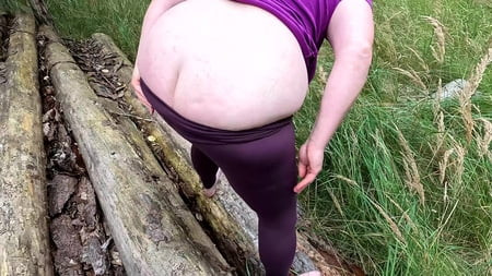 Whipping her naked cunt on hiking way