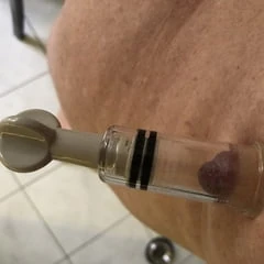 Brust-Warzen saugen!