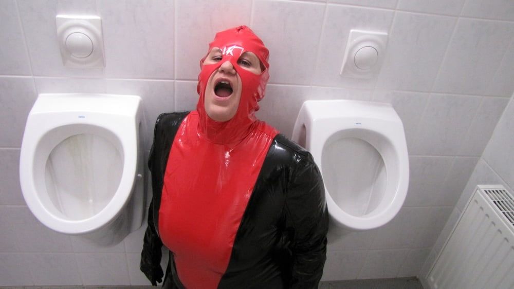 Anna as a toilet in latex ... #12