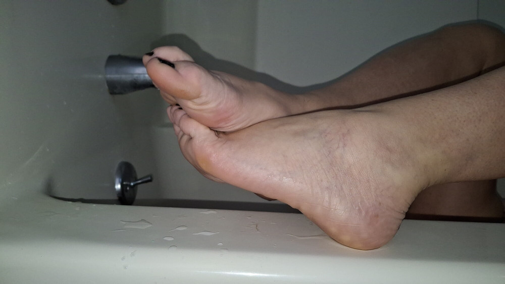 Feet in the bath tun #20