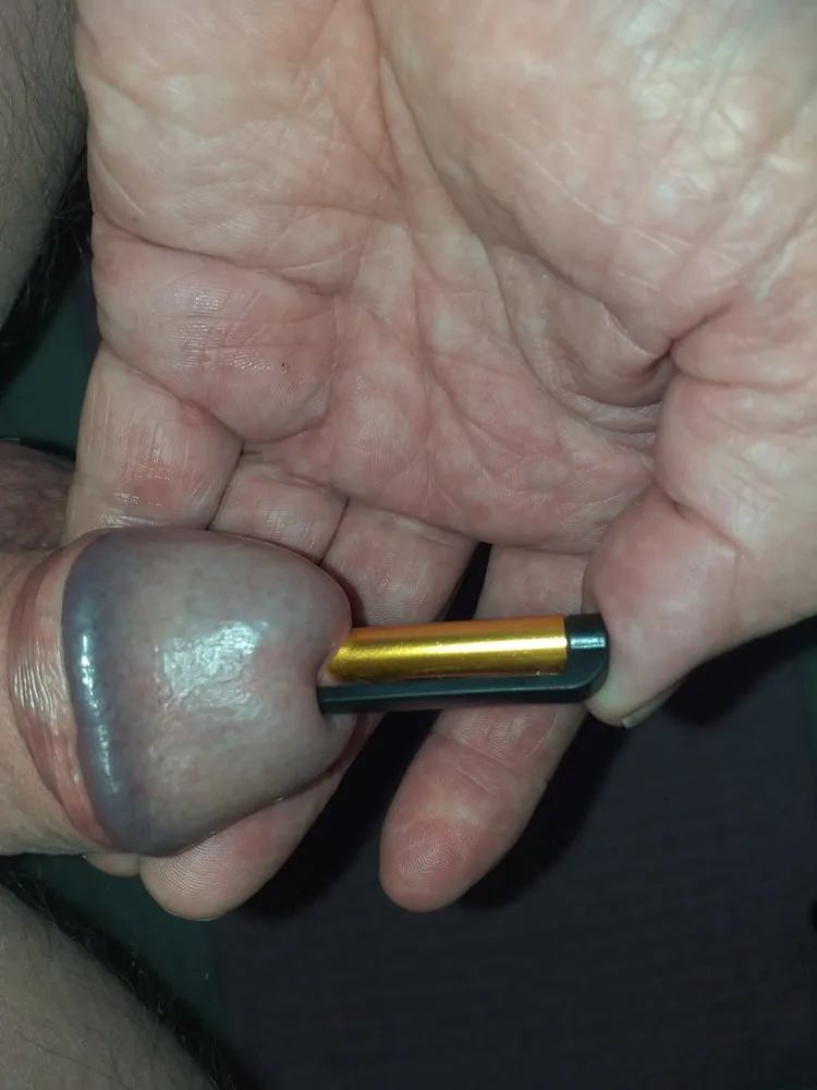 playing with my penis hole