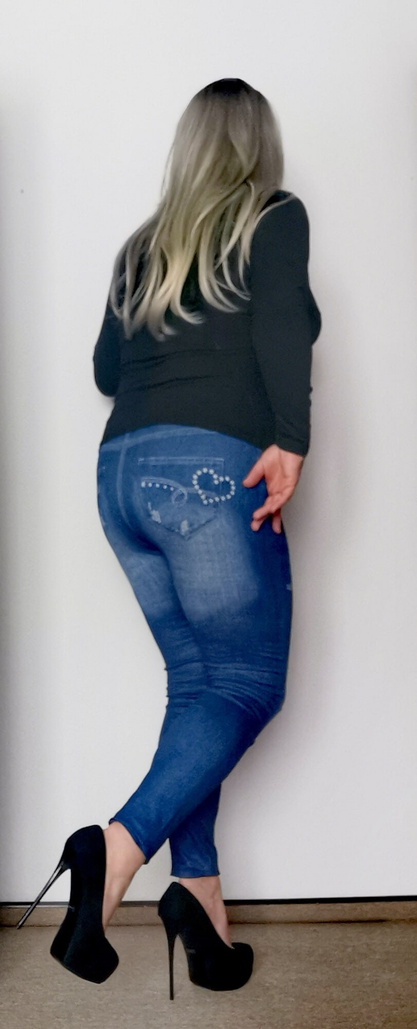V-Neck Top, Jeggings And Heels #10