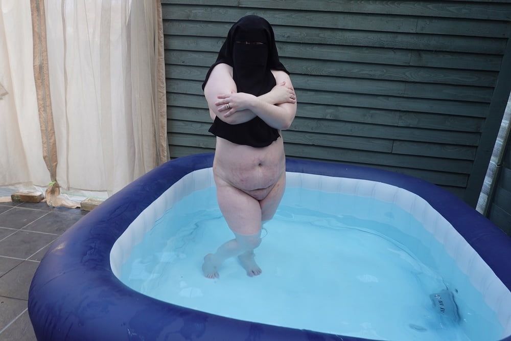 Niqab nude in Hot tub #38
