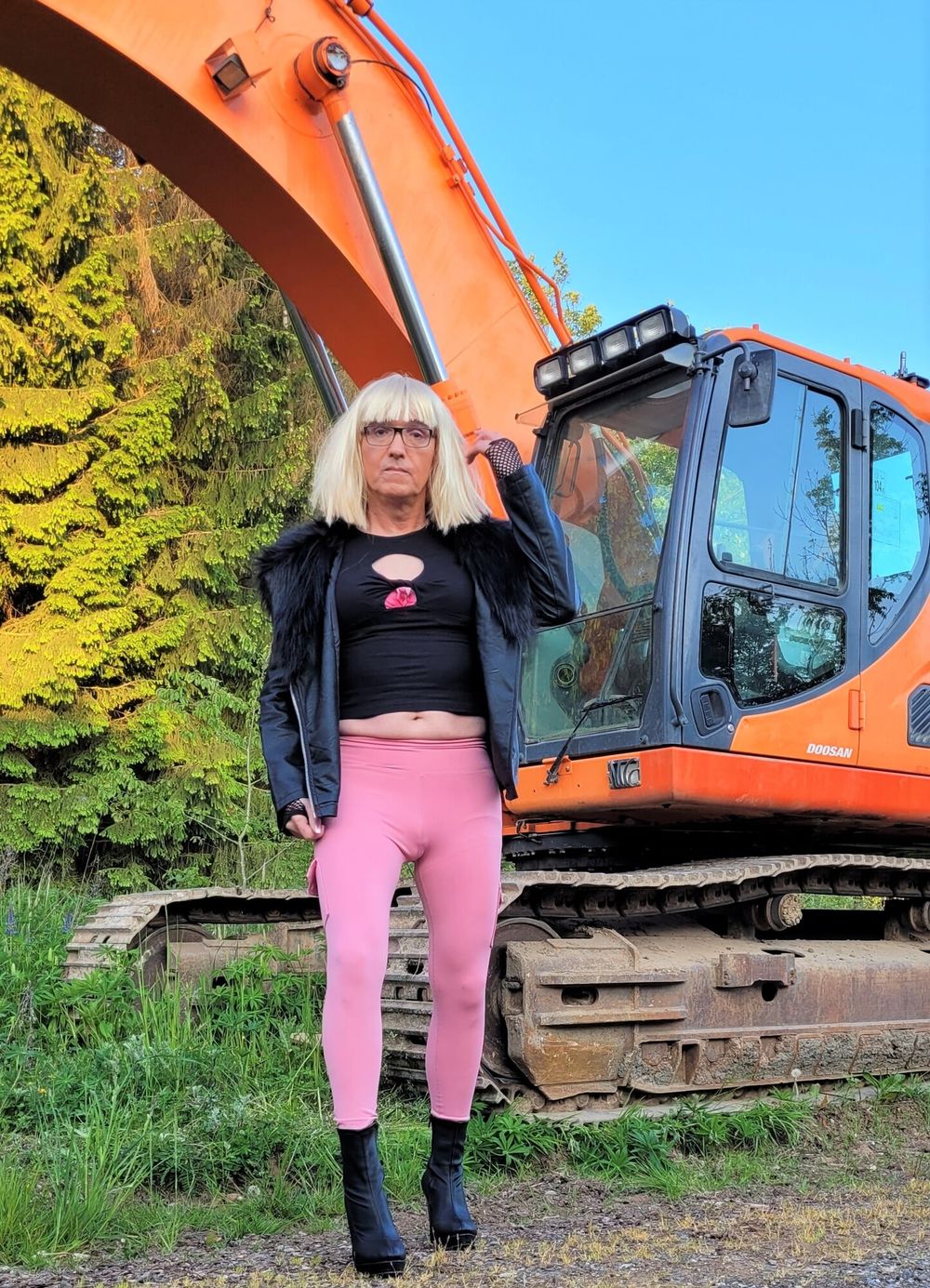 Tamara and the heavy equipment Tamara und das schwere Gerät  #2