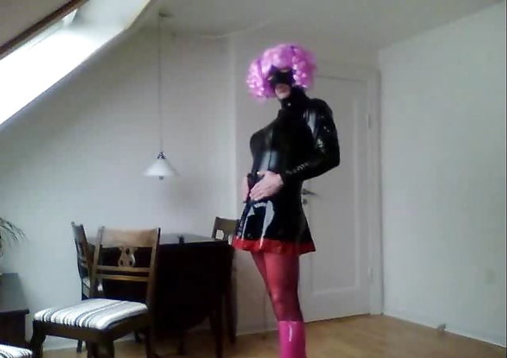 Latex and leather crossdresser #31