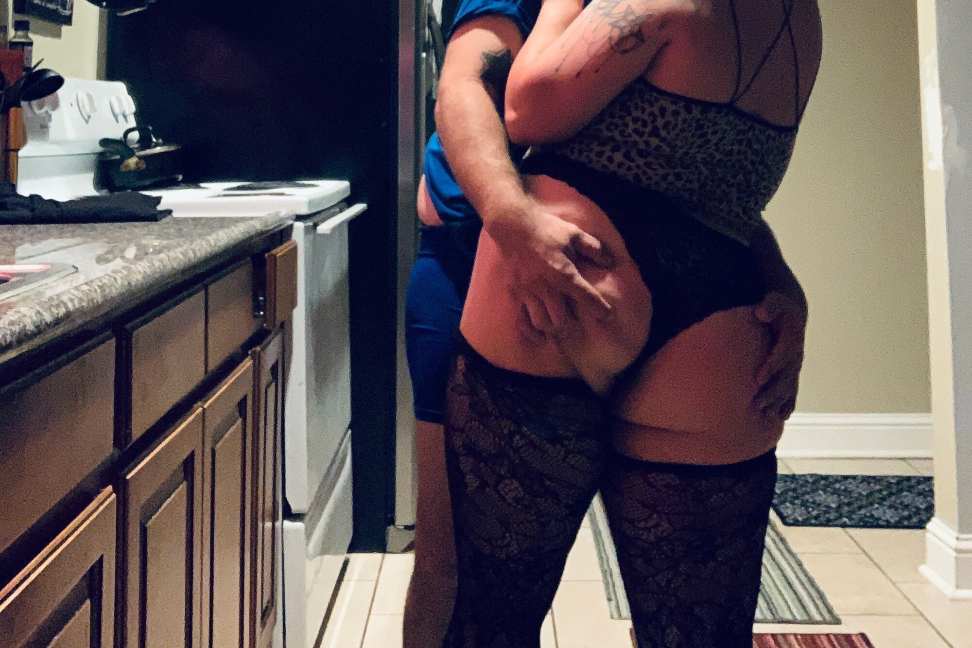 Pawg fru knullar med mans vän 