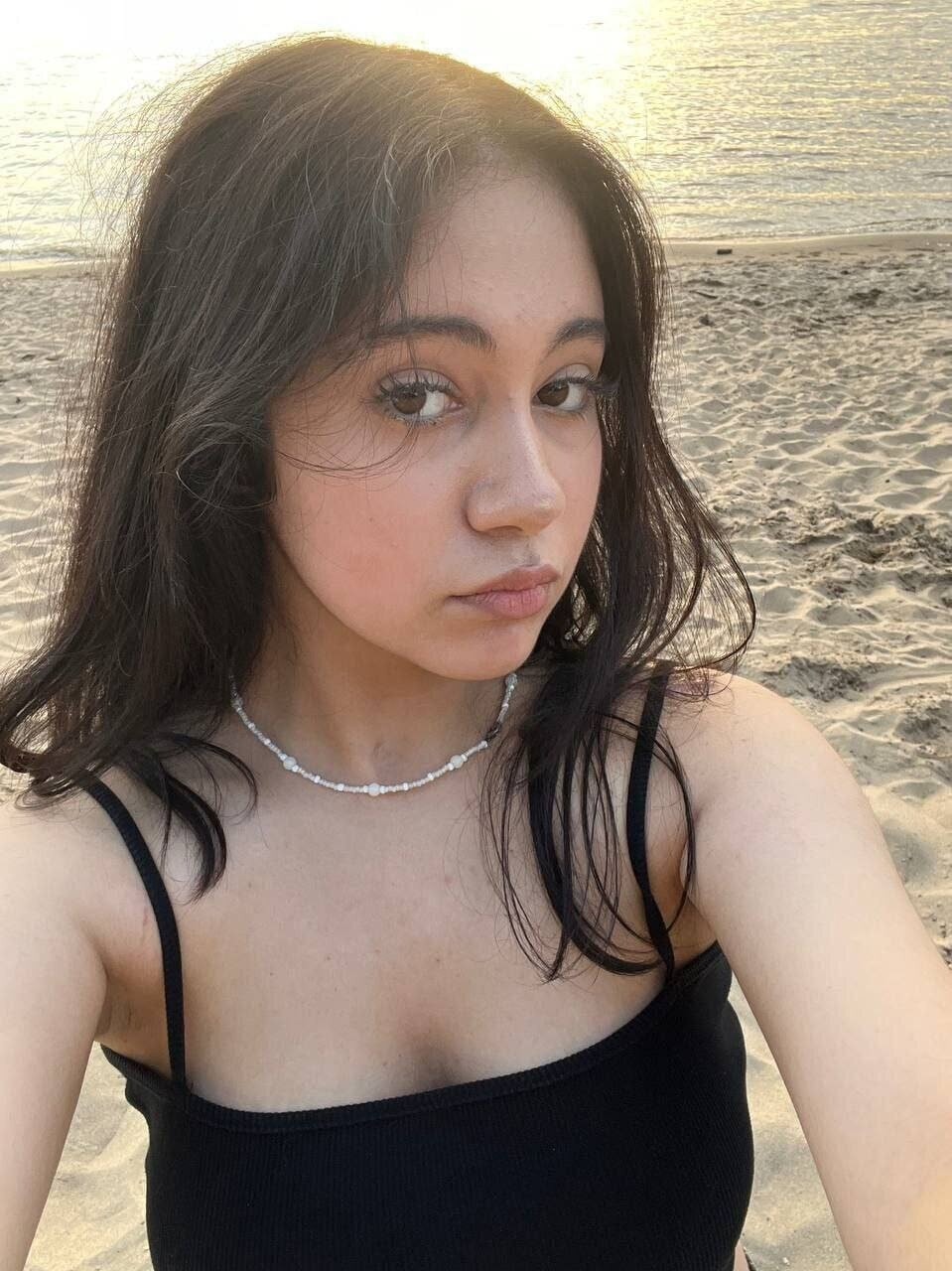 Reina Free Photos #4