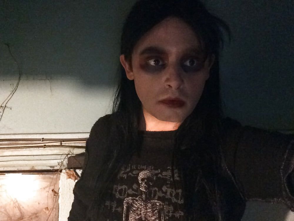 Fuck me in an old creepy cellar! (goth tranny)