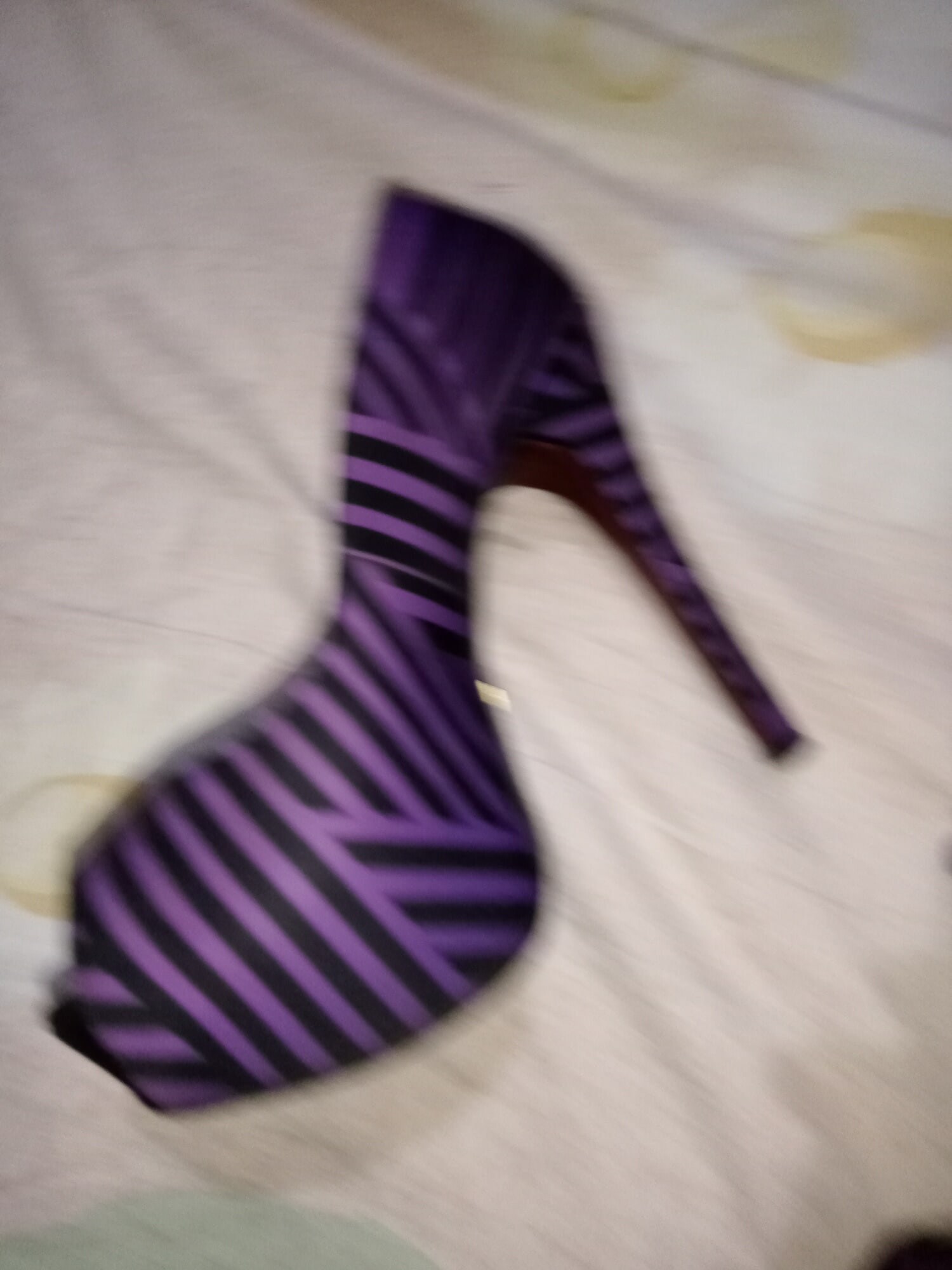 DELICIOSAS Y APRETADAS ZAPATILLAS MORADAS DE LA AMIGA MARII  #8