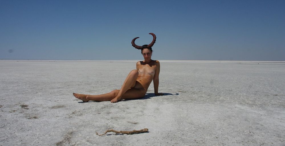 Standing on laps naked on the salt of the salt lake Elton #5