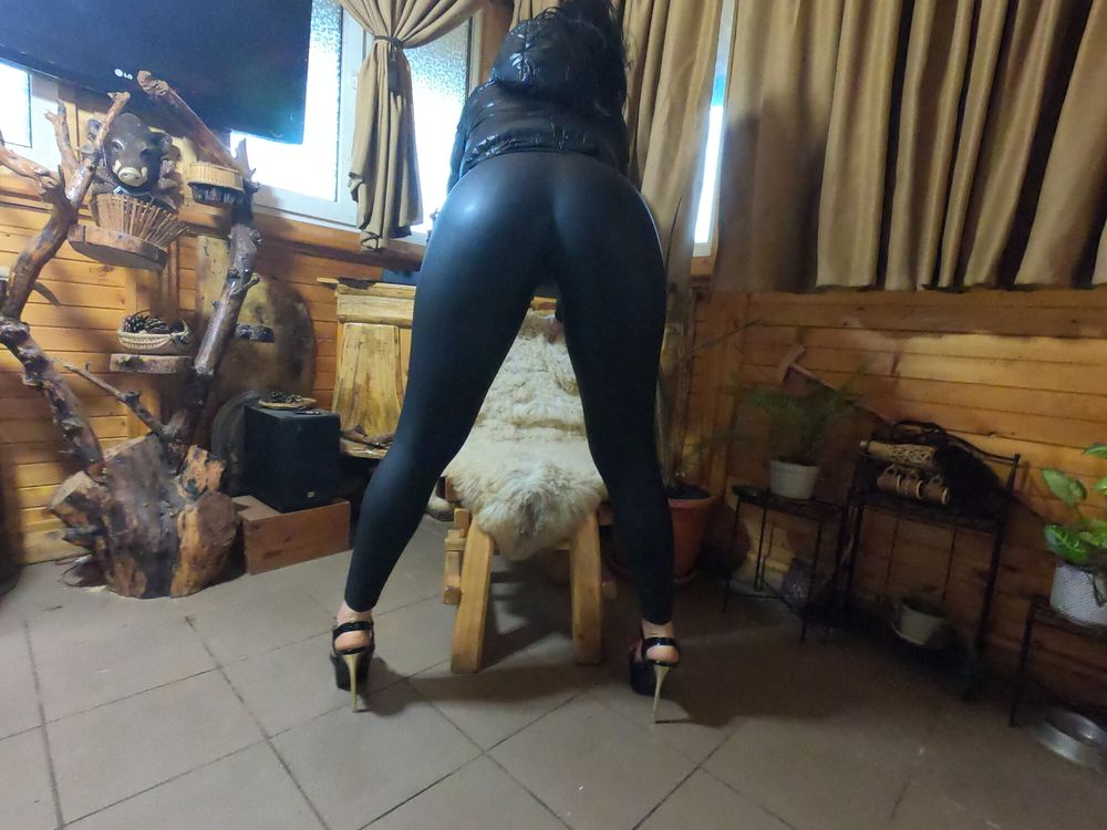 I am slut and need hard cocks. Leather and boots fetish #7