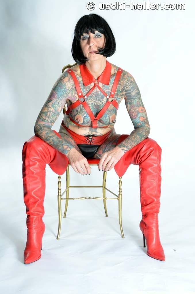 Photo shoot with full body tattooed MILF Cleo #31