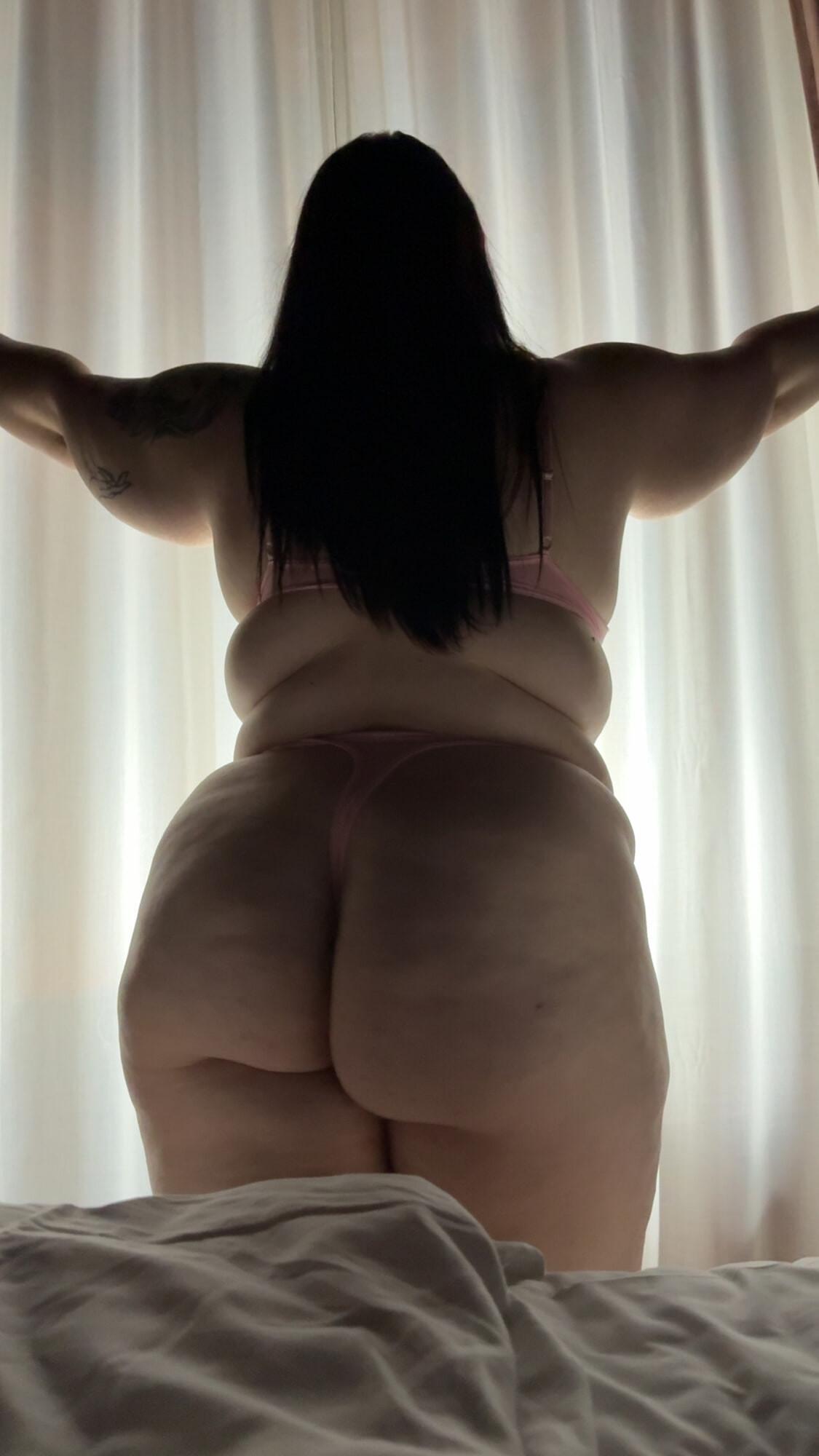 BBW in a hotel room 