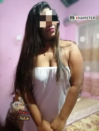 indian aunty sexy underskirt photoshoot         