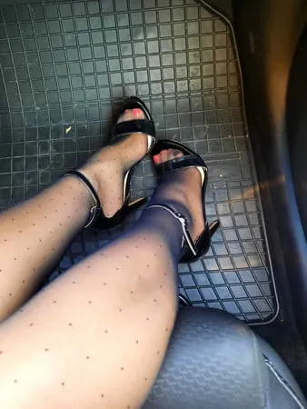 juicy lulu teases in car         