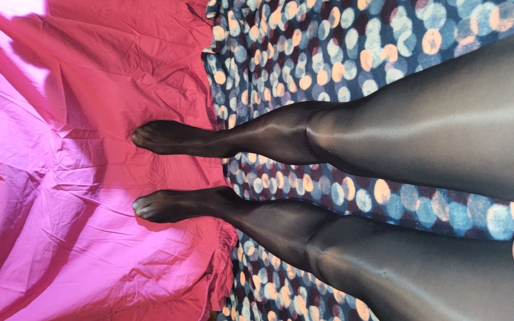 Shiny Black Pantyhose