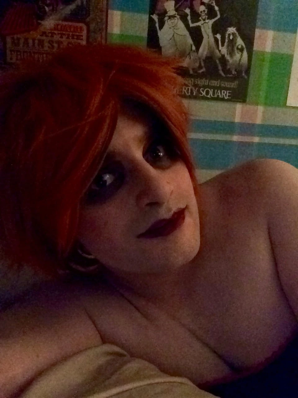 Red and sassy (goth tranny) #3