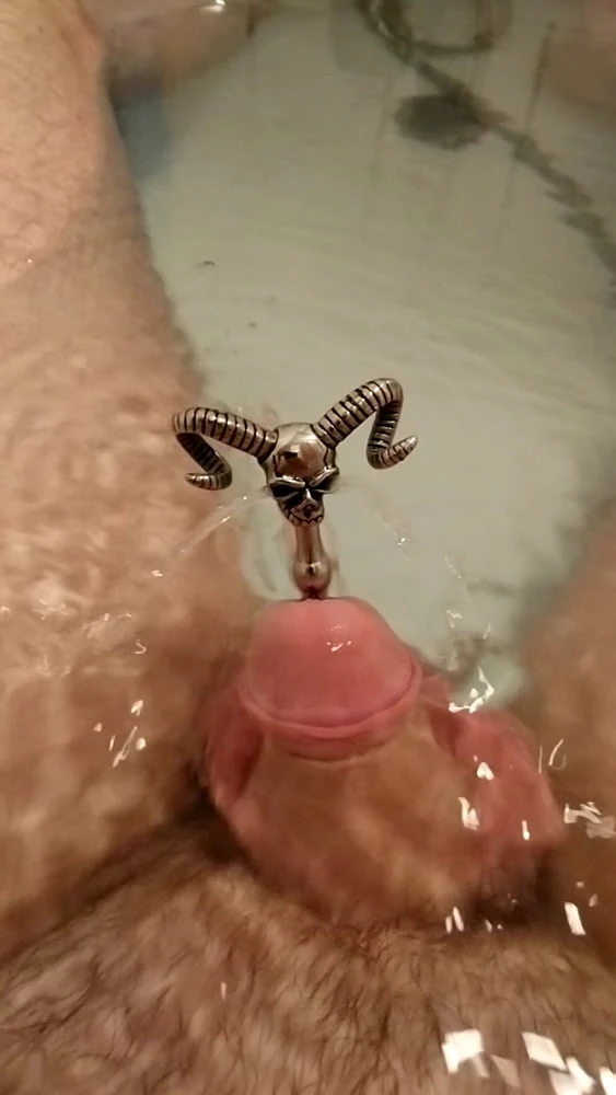 Pissing #4