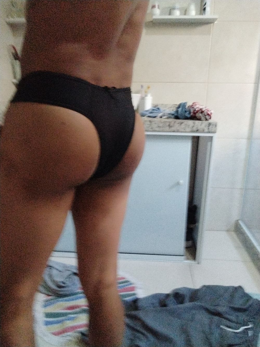 Preto bundudo de calcinha 