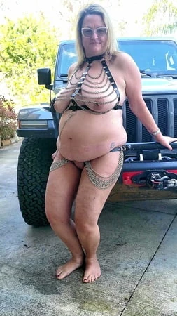 mature bbw in leather and chain         