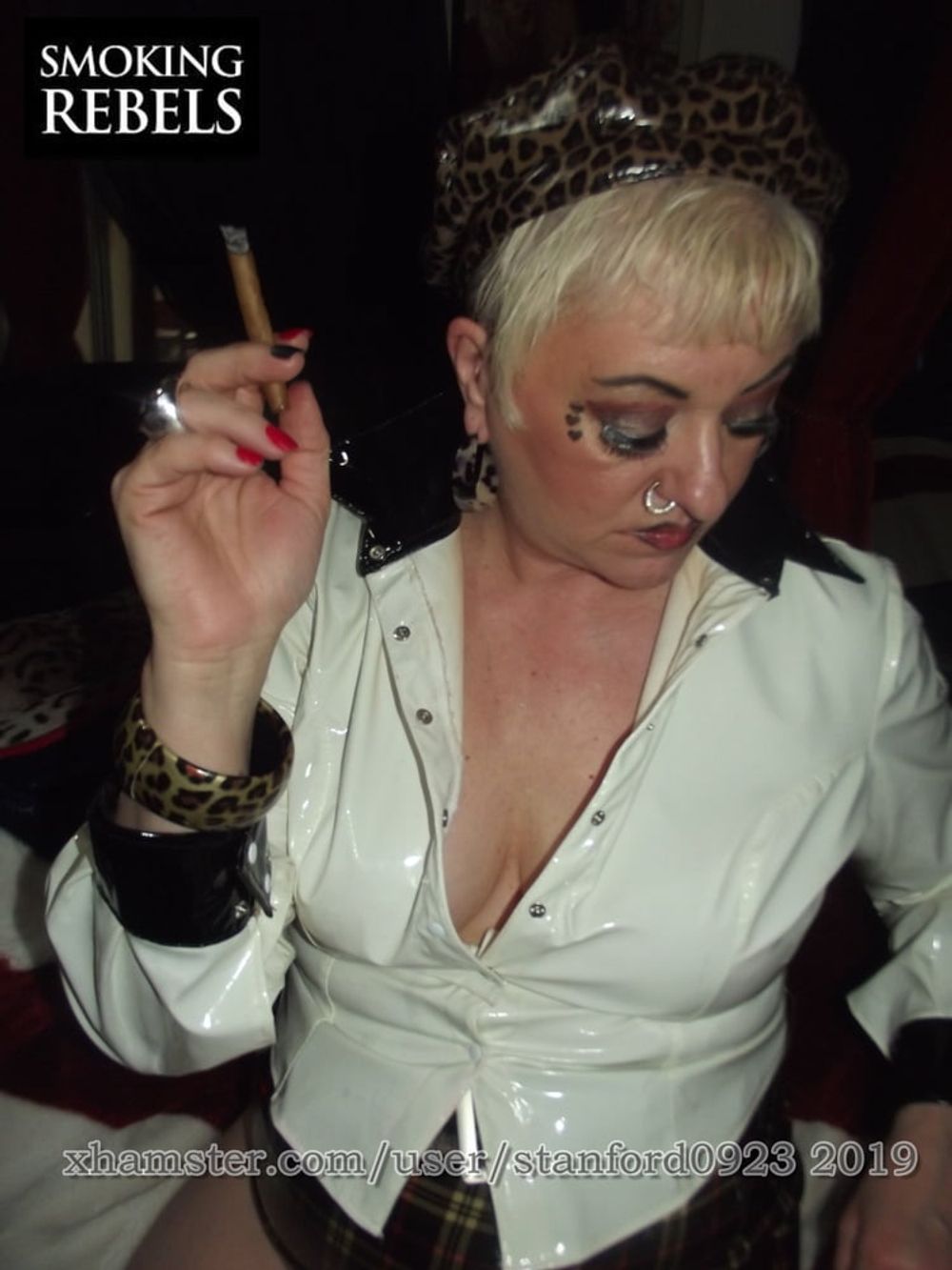 SLUT LATEX SMOKING  #30