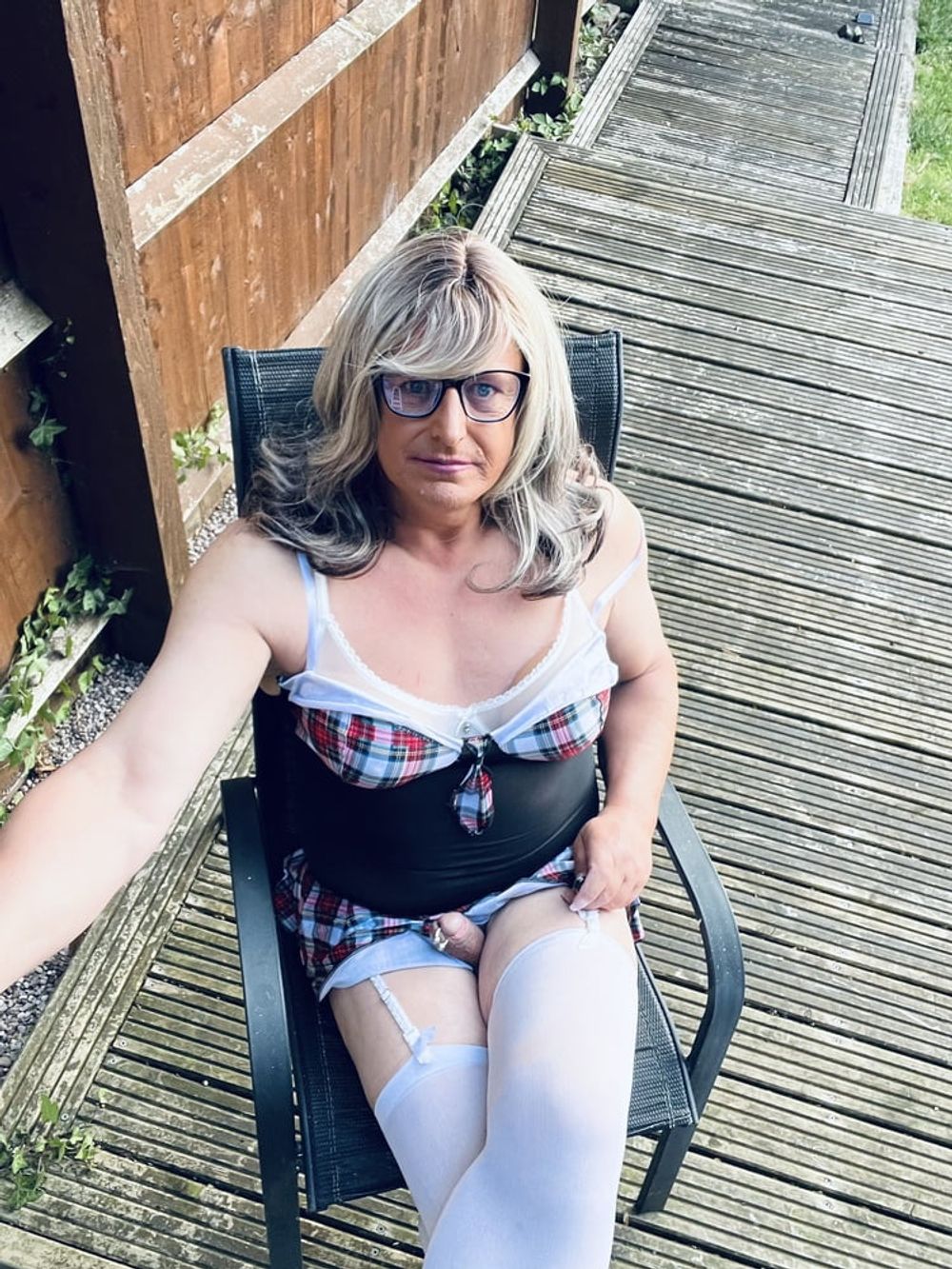 Crossdresser Kellycd2022 in the woods 