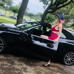 Blondie loves BMW