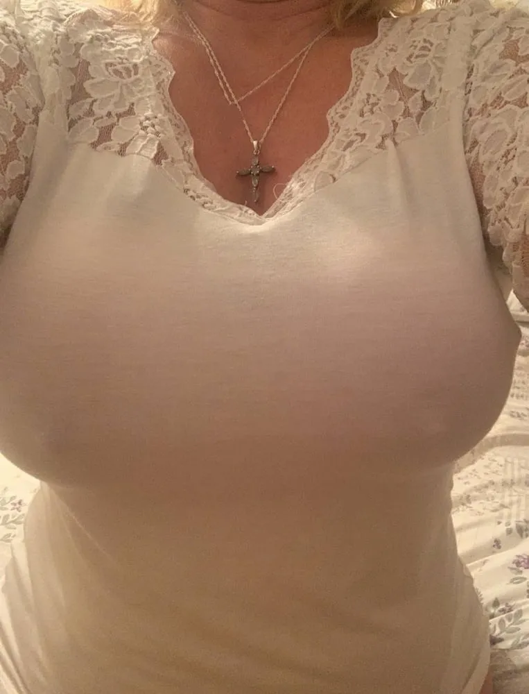 Tying up my tits for a webcam session