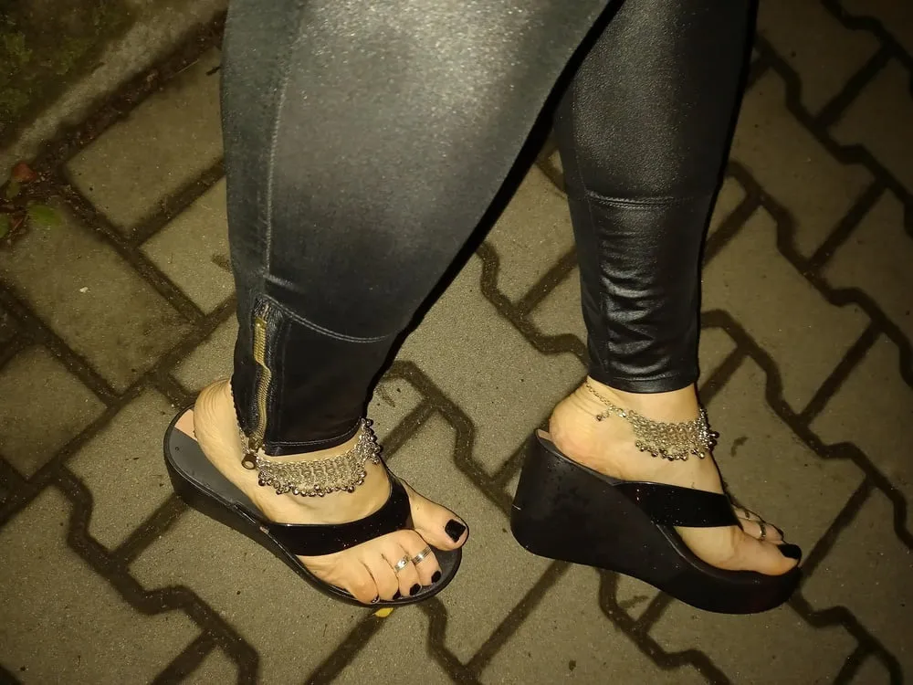 sexy feet and latex flip flops