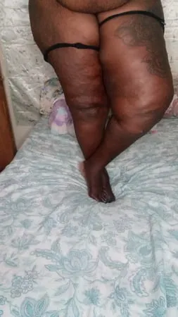 Bbw with big ass and feet         