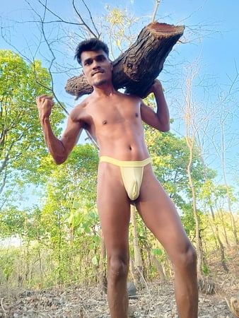 Pilli choddi me jungle ghumne nikla 