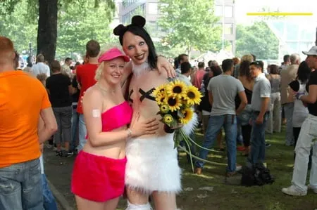 blowjob at the loveparade in essen with dany sun nathalie         