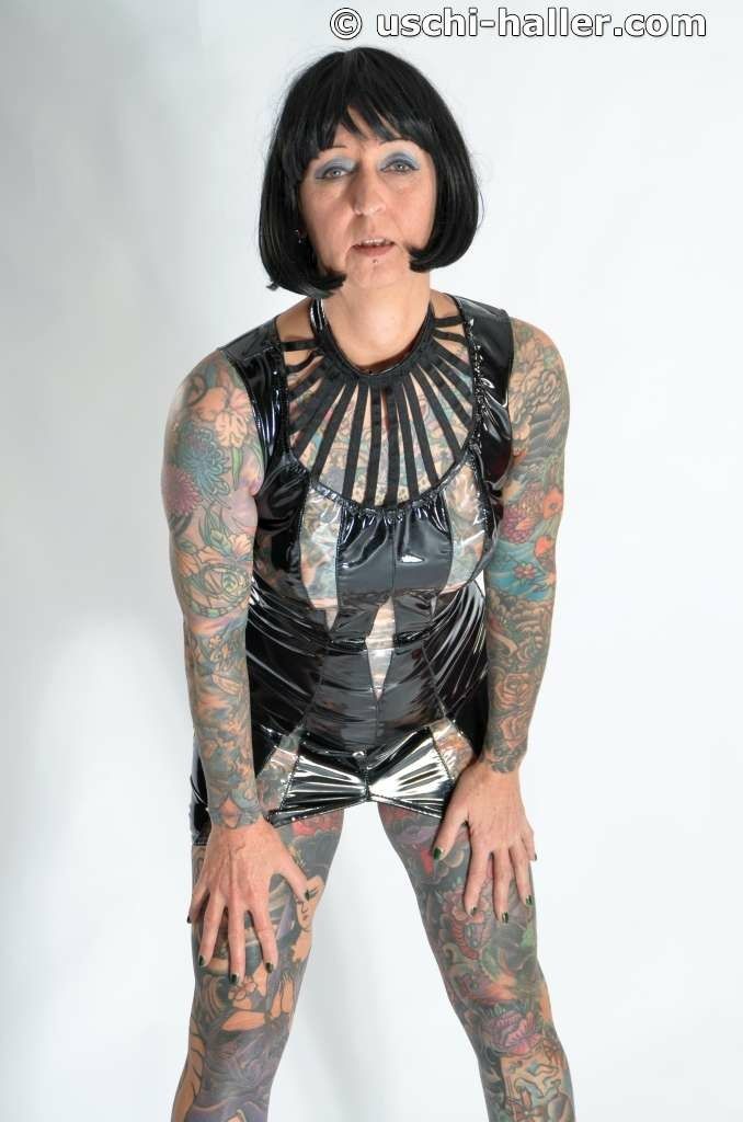 Photo shoot with full body tattooed MILF Cleo - 2 #8