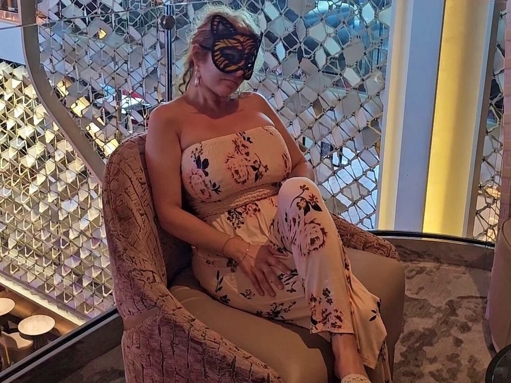 Giving Real Voyeurs a look at Mommys Big Tits in Public #47