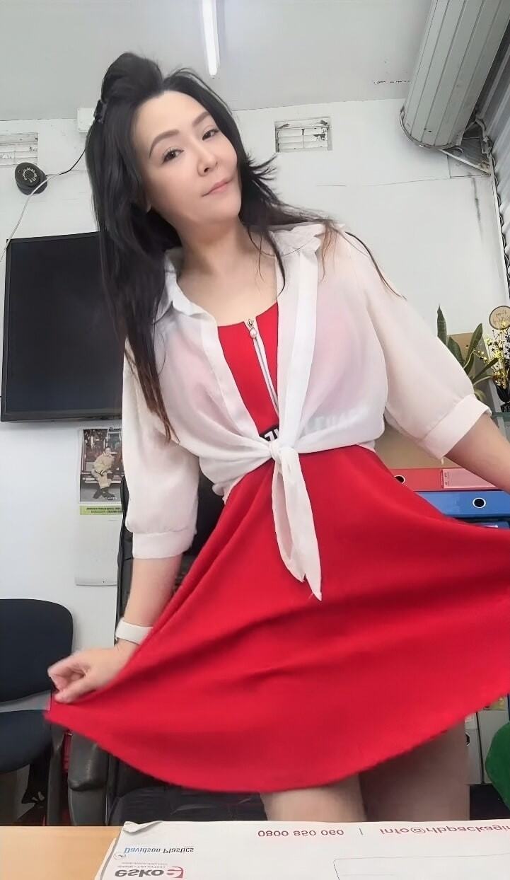 Misstaiwan posing in sexy clothes at work 