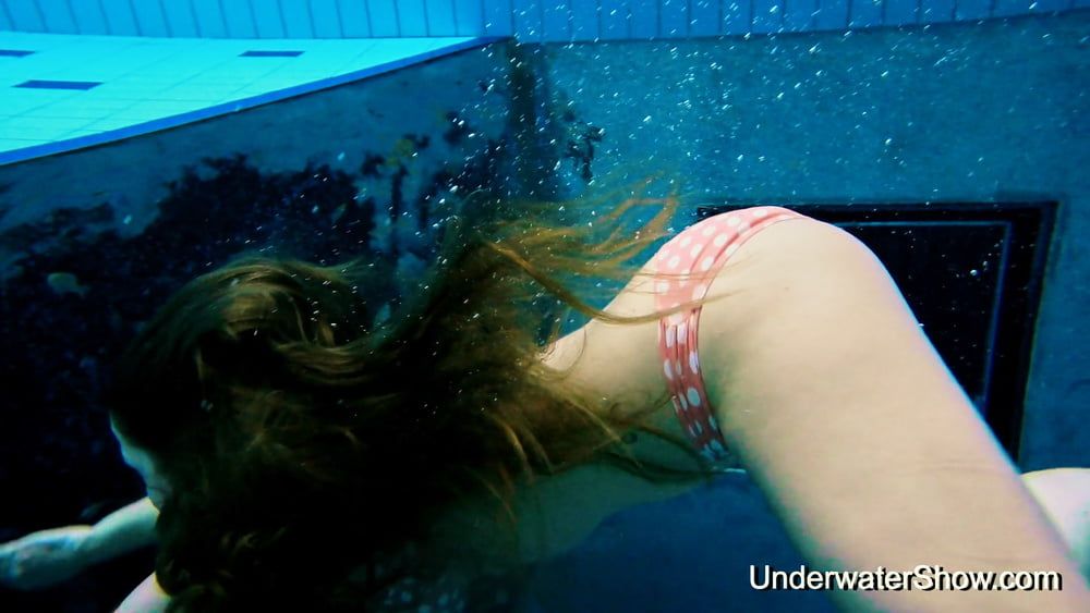 Simonna Pt.1 UnderWaterShow #27