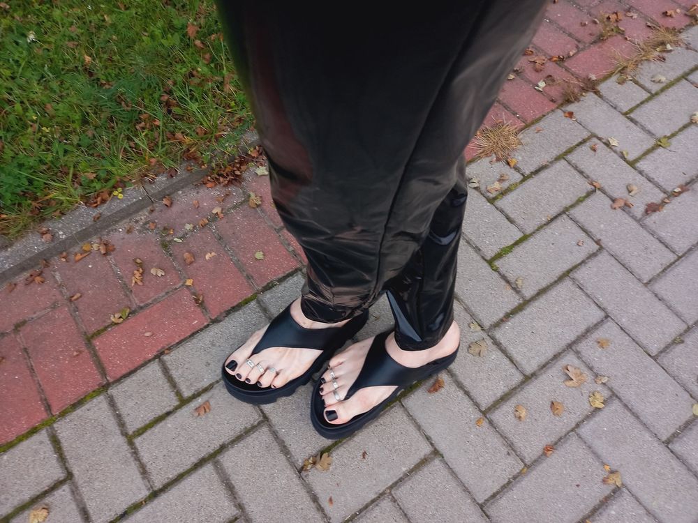 black flip flops - street walk #9