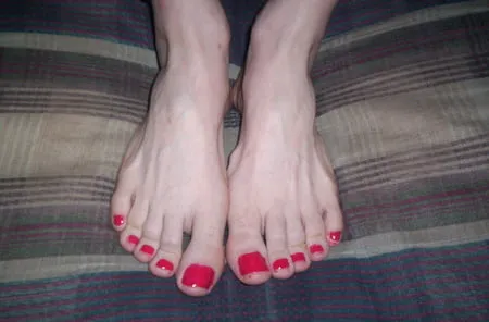 mellissas pretty feet           