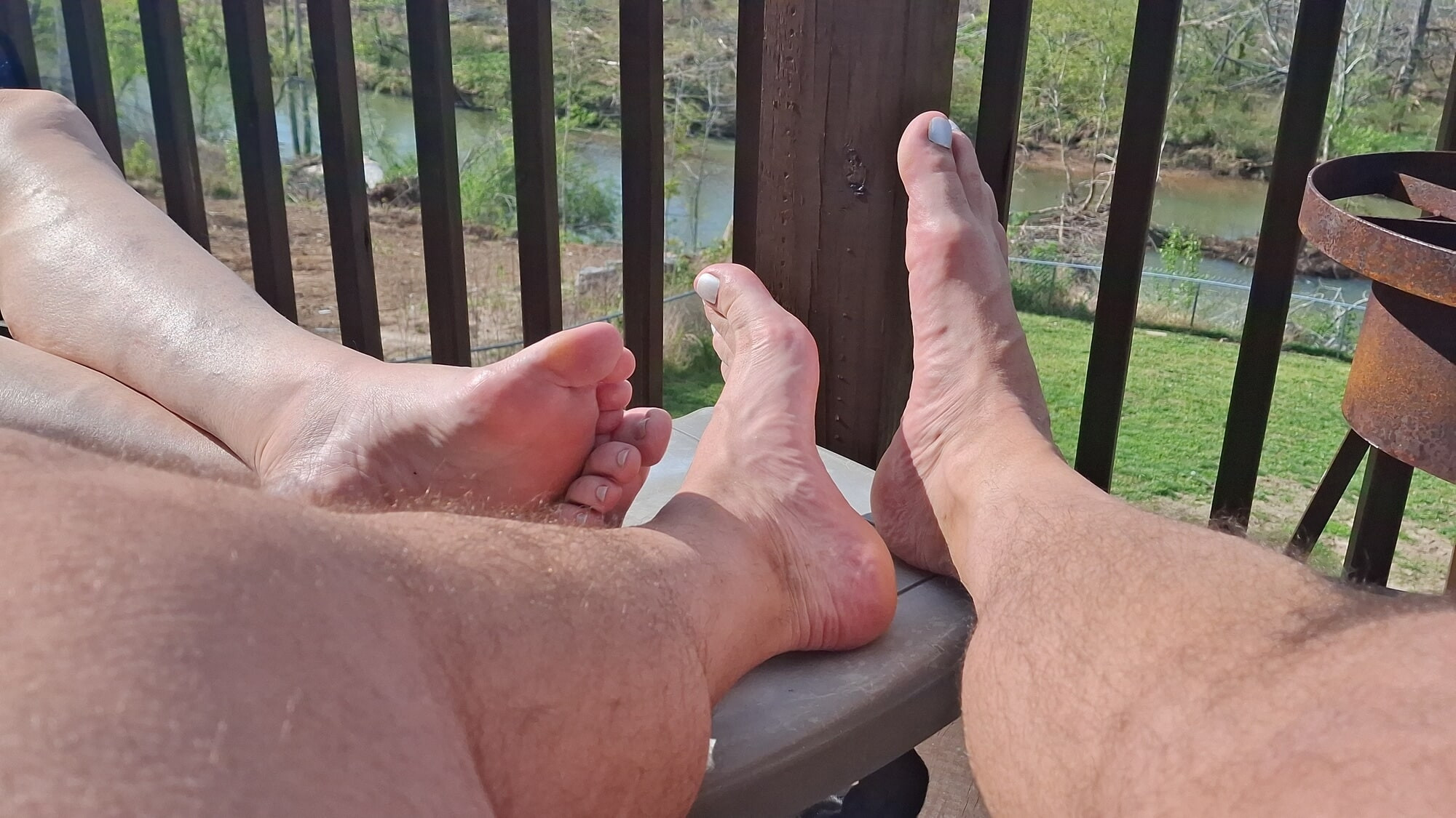 Berkongsi najis kaki