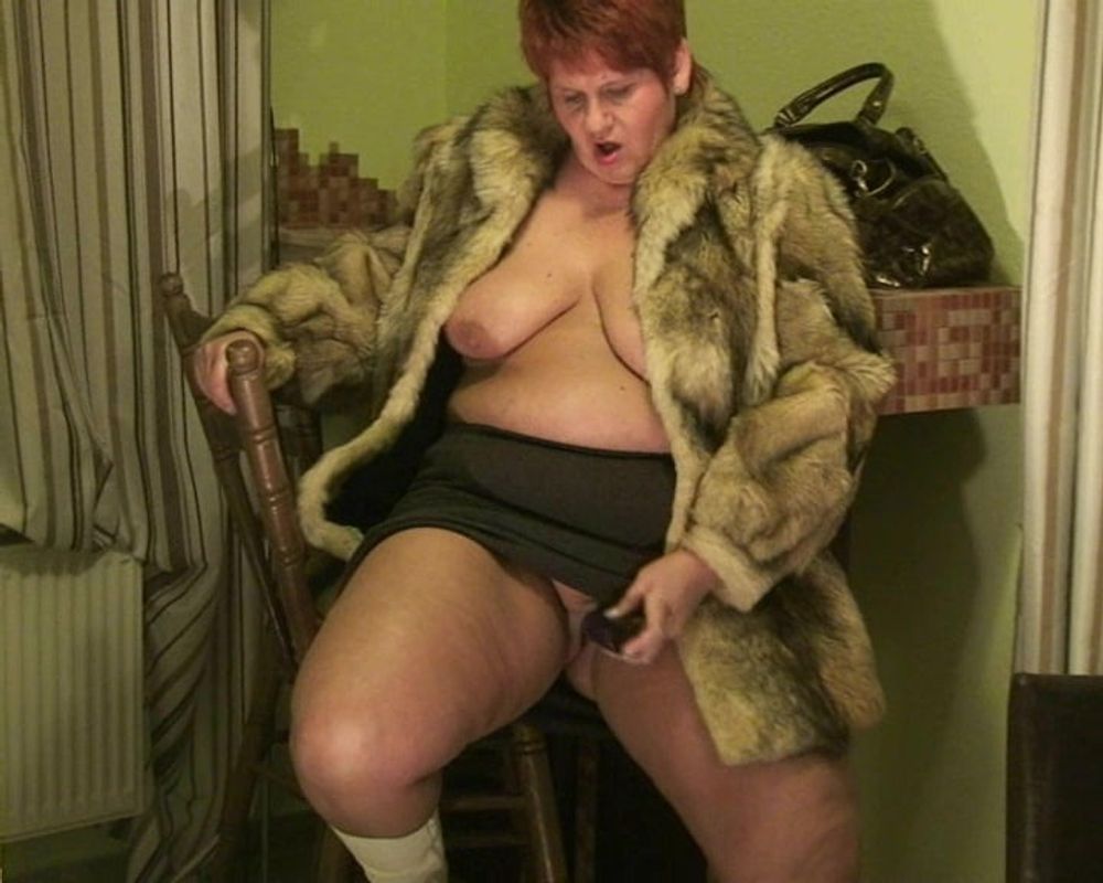 Public - I masturbate in fur coat