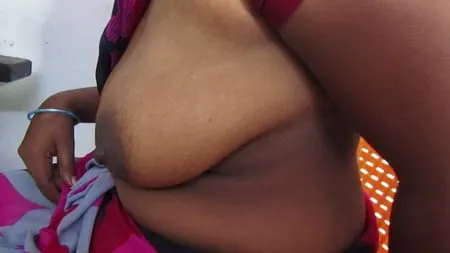 tamil horny aunty showing her boobs         